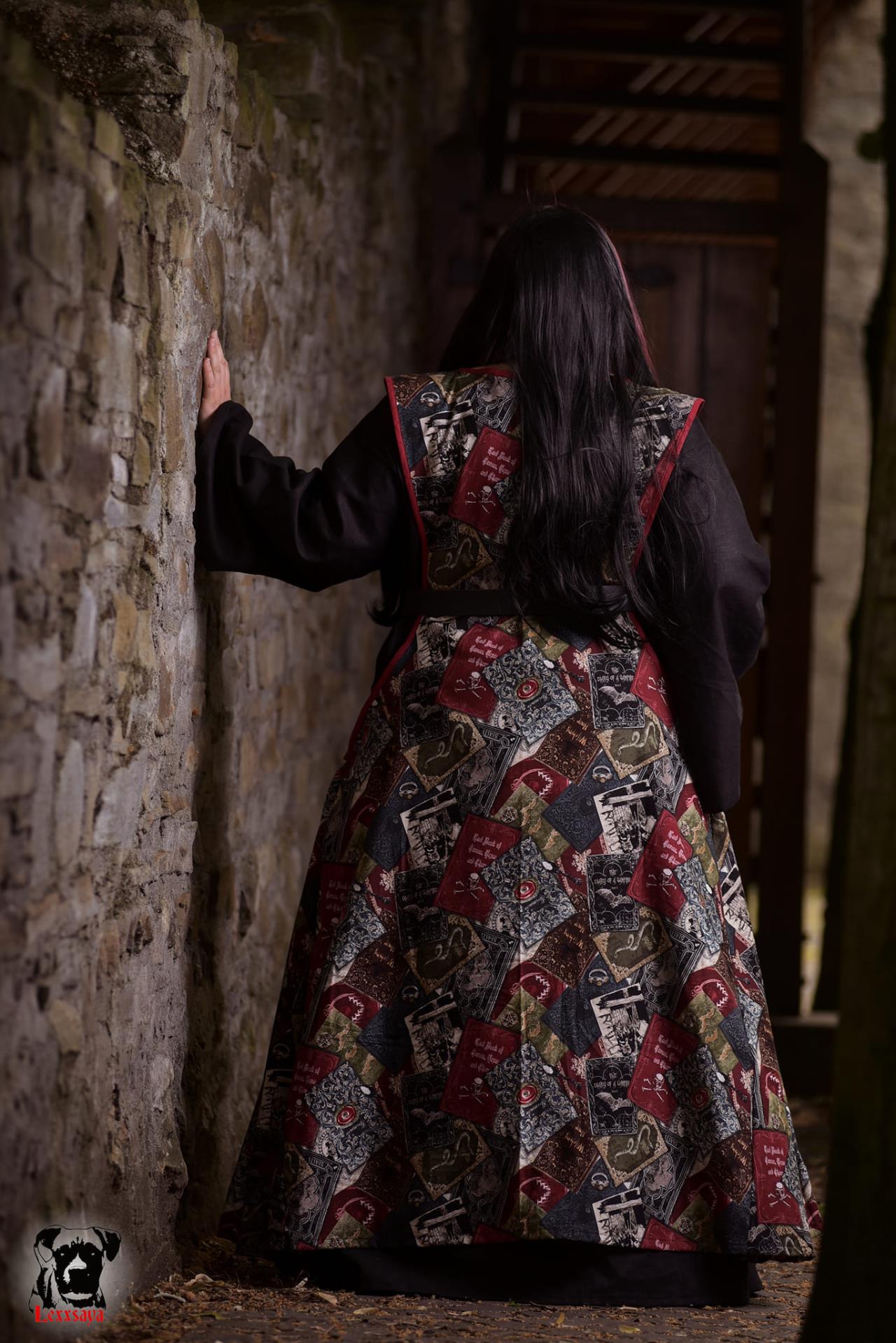 Schnittmuster Mittelalterkleid "Höllenfenstersurcot" von Metalmotte - digital